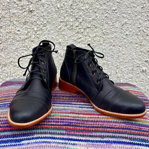 Bali Elf’s Passage Lace-Up Black Leather Ankle Boots, Women’s Size 7.5 Like New!